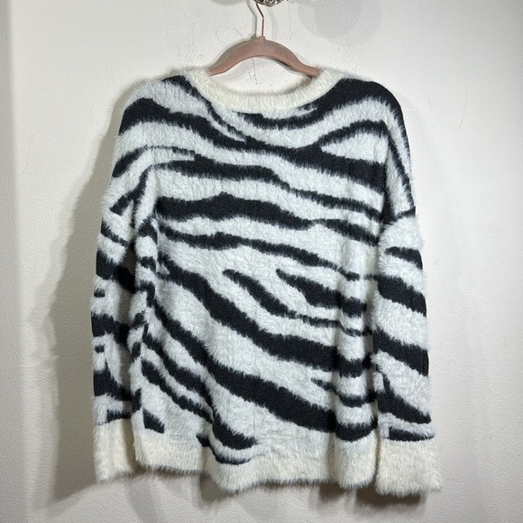 (N4) Express Zebra Sweater Soft and comfortable oversay size S - Picture 4 of 12
